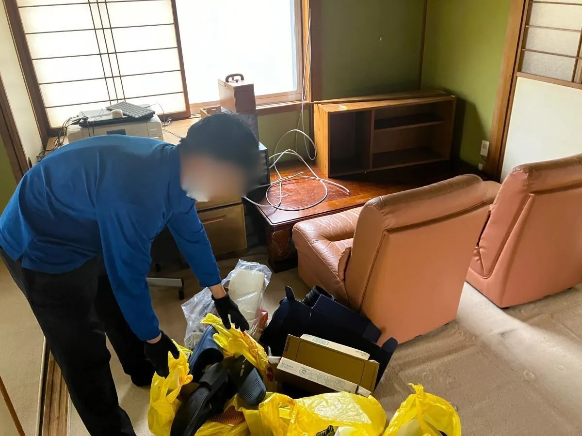 「3DKの一軒家から冷蔵庫・家具などを回収させていただきました」作業写真