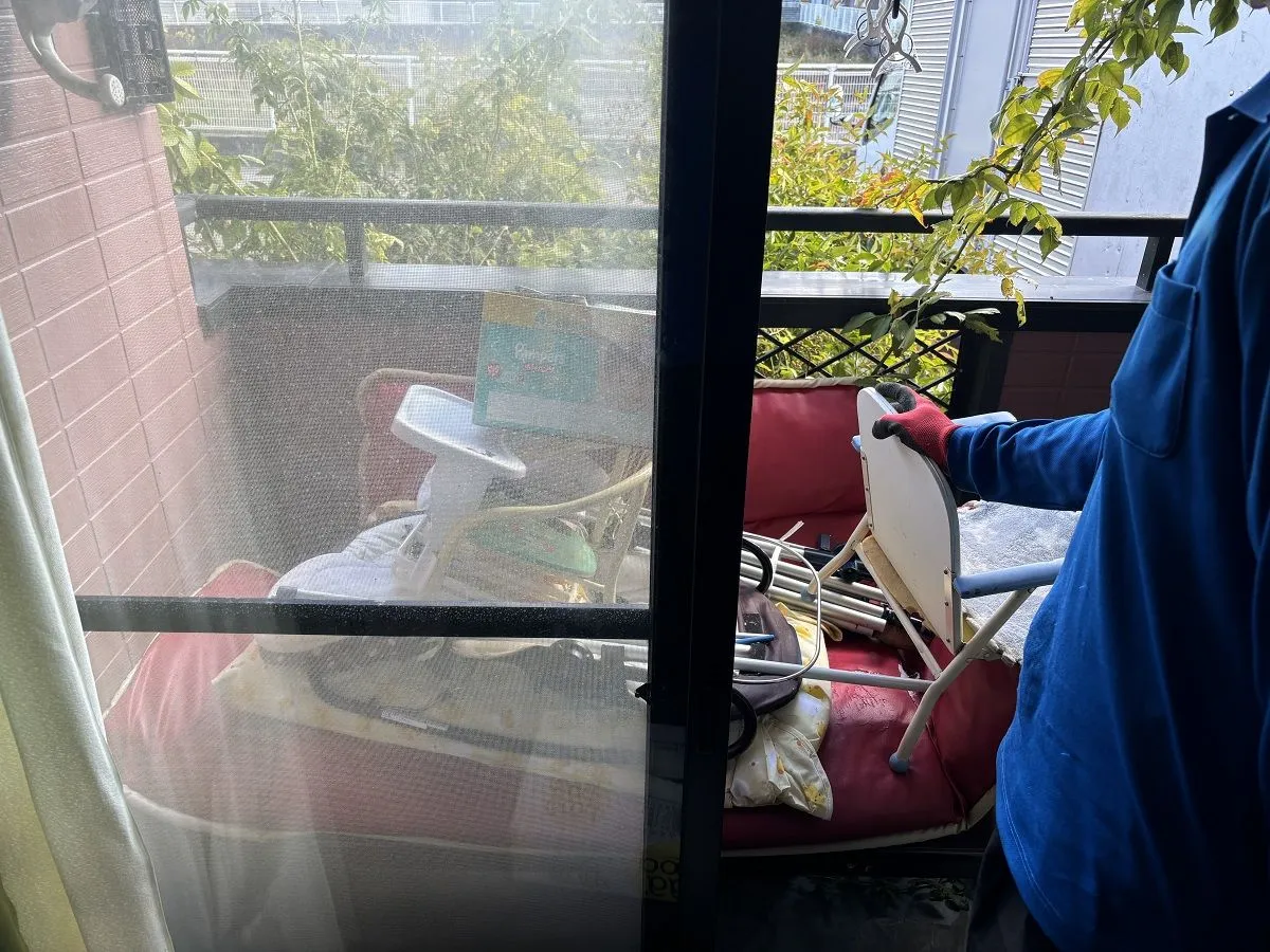 「2Kのマンションからテーブルなどを回収させていただきました」作業写真