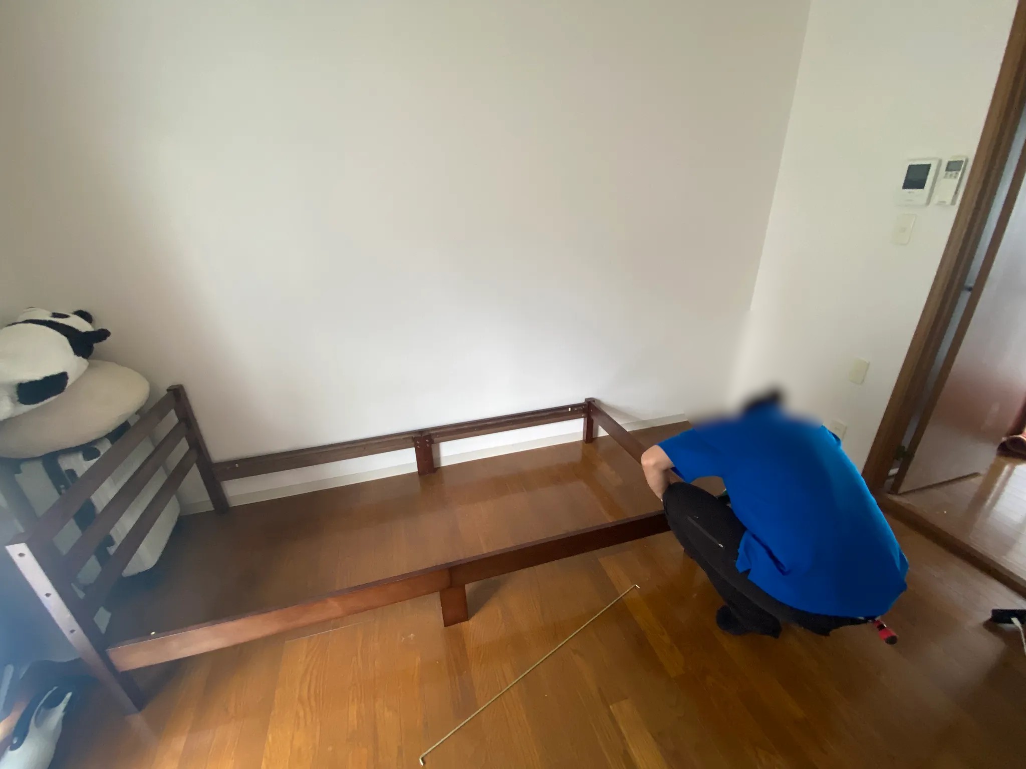 「1Kのアパートのお部屋からベッドやキャリーケースなどを回収しました」作業写真